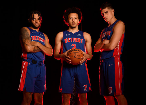 并正在以新 并正在以新